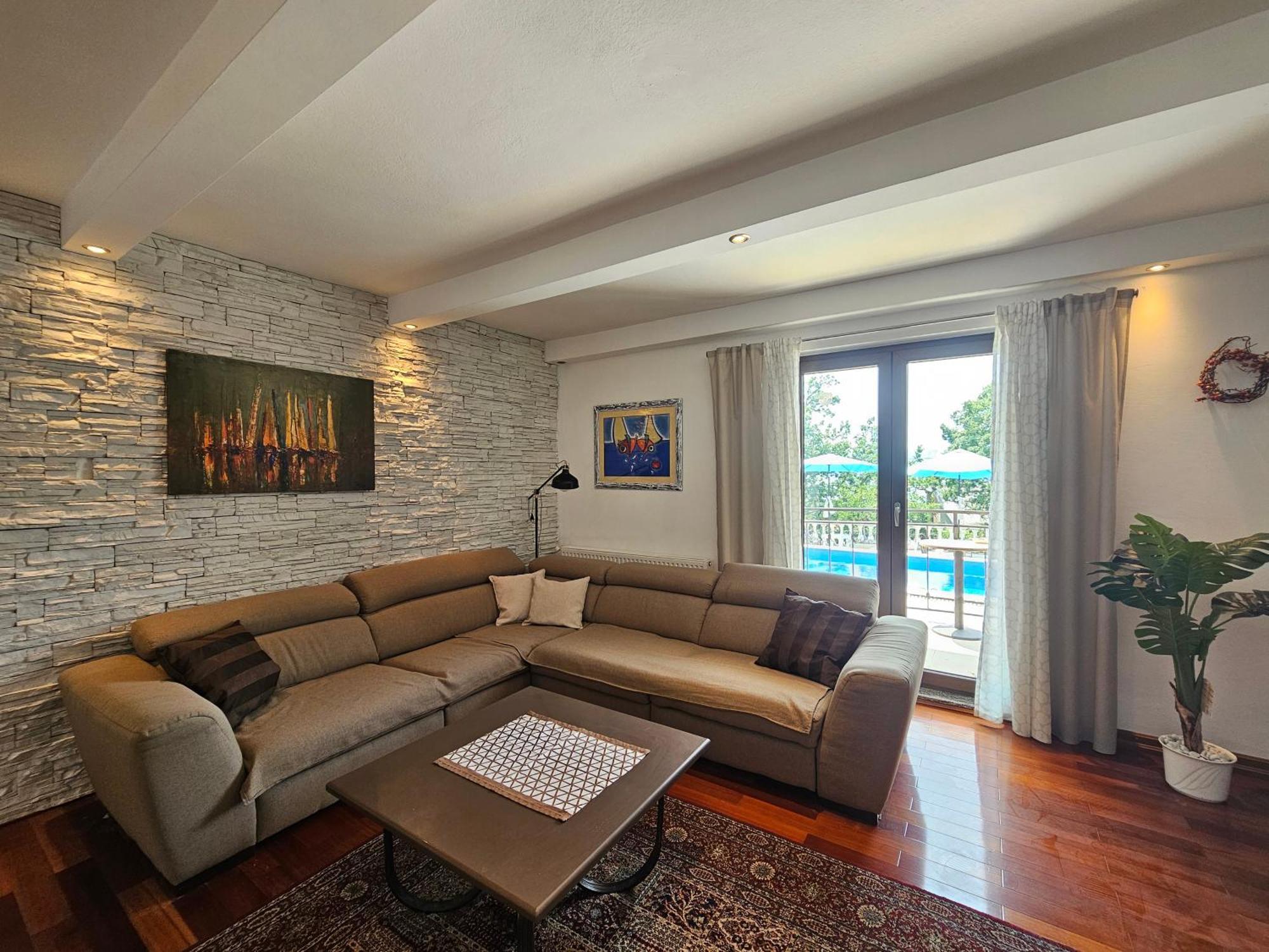 Apartments Villa Vera ノヴィ・ヴィノドロスキー エクステリア 写真