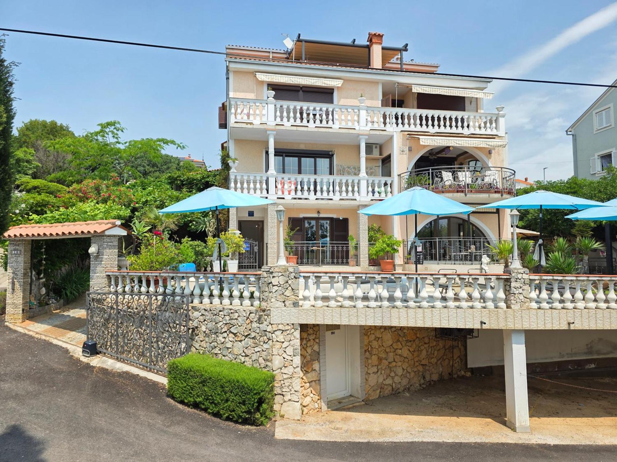 Apartments Villa Vera ノヴィ・ヴィノドロスキー エクステリア 写真
